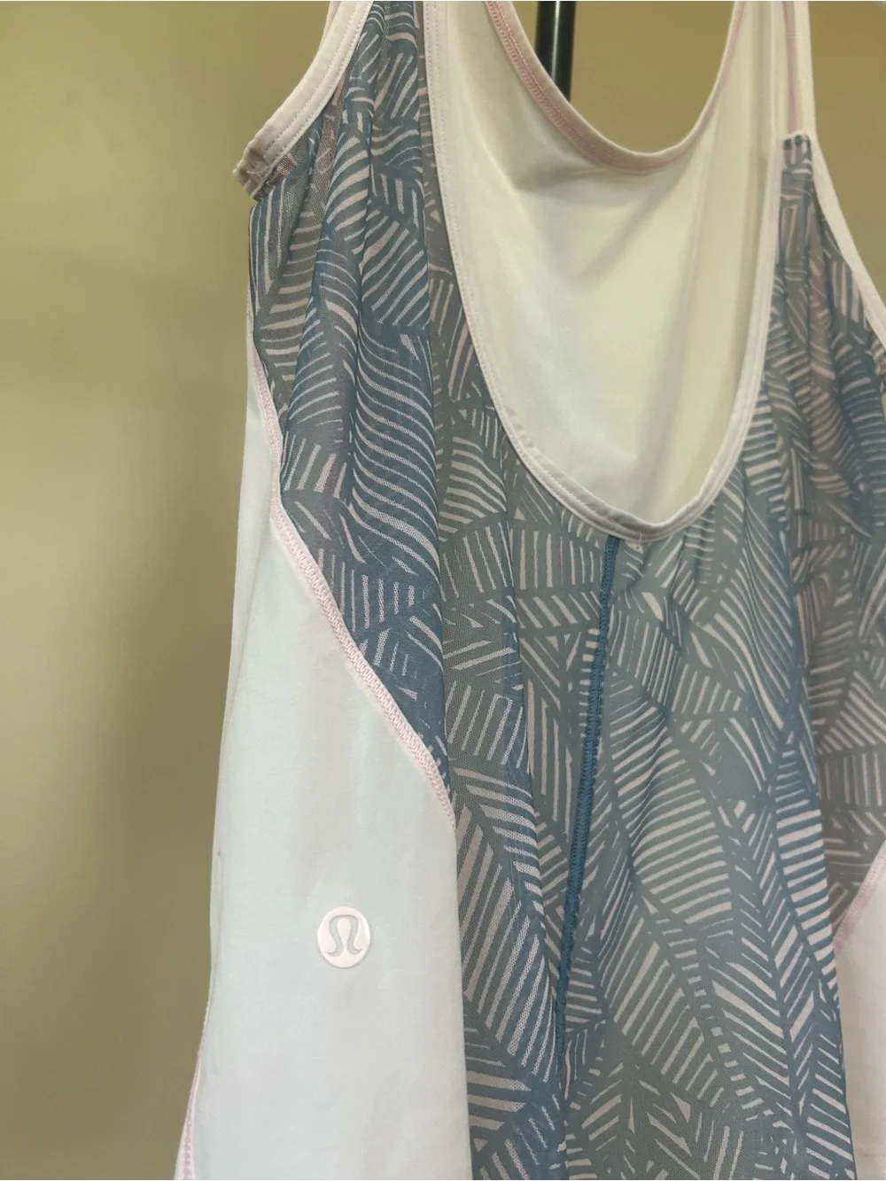 Lululemon sheer tank size 4